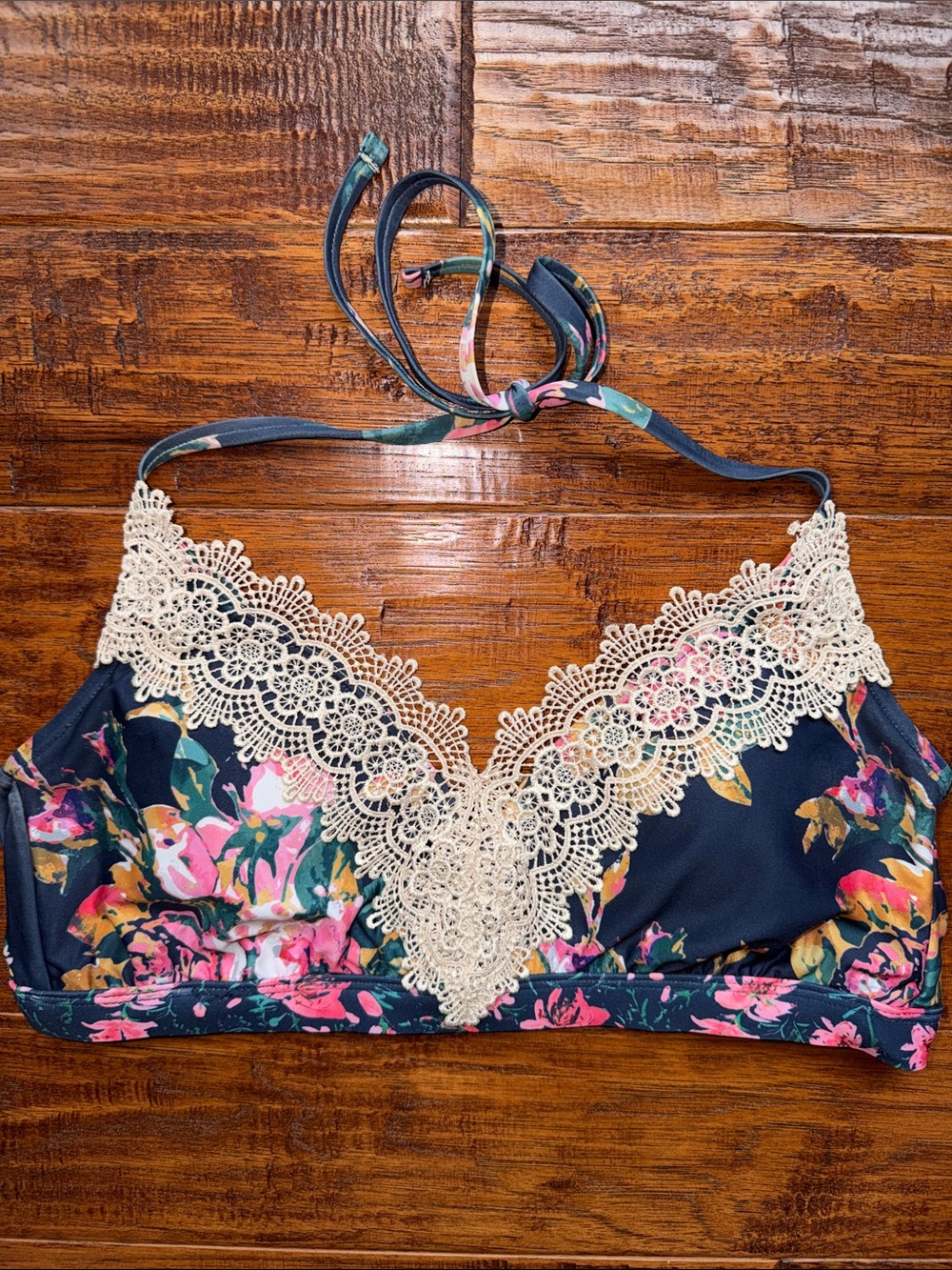Allihop Floral Lace-Trim Bikini Top – Medium